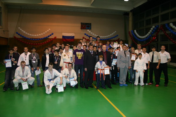 Общее фото призеров и организаторов соревнований