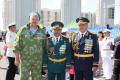 В центре командующий АэМВ ВС РК генерал-майор А.Алдабергенов, справа генерал-майор А.Джумакеев