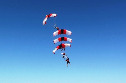 Фото к новости «Казахстанские парашютисты установили рекорд чемпионата Азии и Океании».
Ссылка на новость - http://desantura.ru/news/76933/
