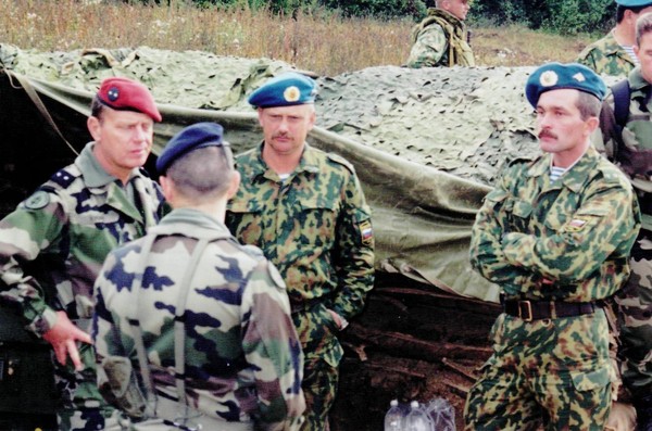1999-10-06 Косово Понсе А Перре Т КСМ и Лозовой ВЮ.jpg