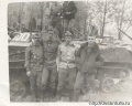 1980 г. второй справа я, второй слева Володя Рысенков, на заднем плане наша казарма.