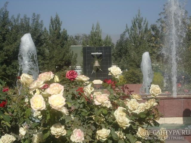 Памятник  интернационалистам в посольстве РФ в Афганитстане