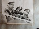 Гайжюнай. 1975 год. Плац 226 полка. На трибуне командующий ВДВ генерал армии Маргелов В.Ф. выступает перед выпускниками школы прапорщиков. Рядом с ним командир 44 ППД полковник Лебедев В.С. Далее заместитель командира дивизии полковник Минигулов.
