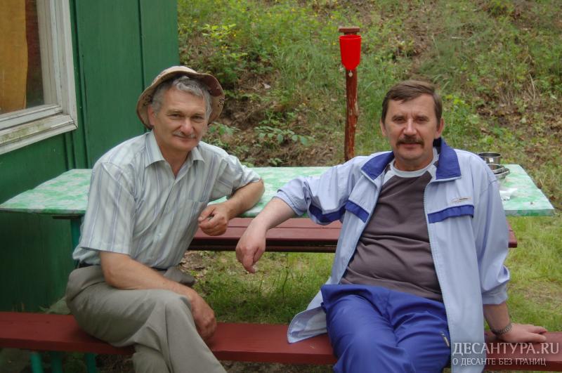 Гена и Виталик Леончиков спустя 31 год ,вытащили бульбу наконец.