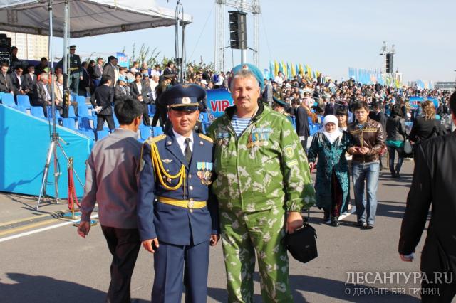 Слева подполковник Ринат Ахметов