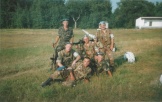 сержанты 1 аемр на занятих по огневой подготовке жуц 2002.jpg