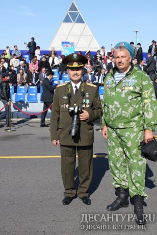 Слева начальник пресс-службы МО РК