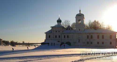 Мирожский монастырь. Лыжная трасса по реке Великой